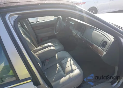 2005 Mercury Grand Marquis Ls/Lse z USA, uszkodzony, nr VIN 2MEFM75WX5X662759